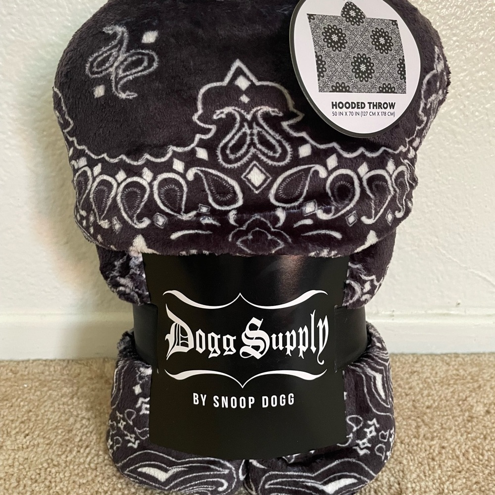 Snoop Dogg Hooded Throw Blanket